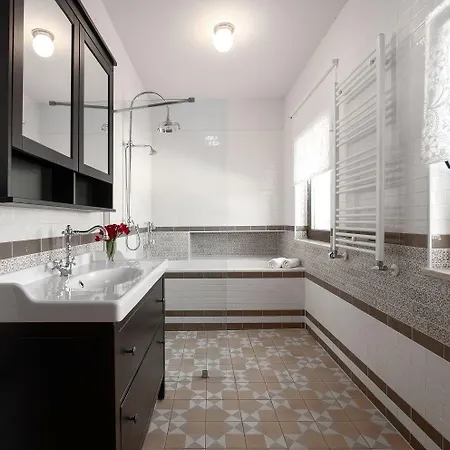 Holiday home Idyllische Mit Panorama Meerblick, Privatpool, Babybett, Aussendusche, Umgeben Von Oleander Und Oliven Porec