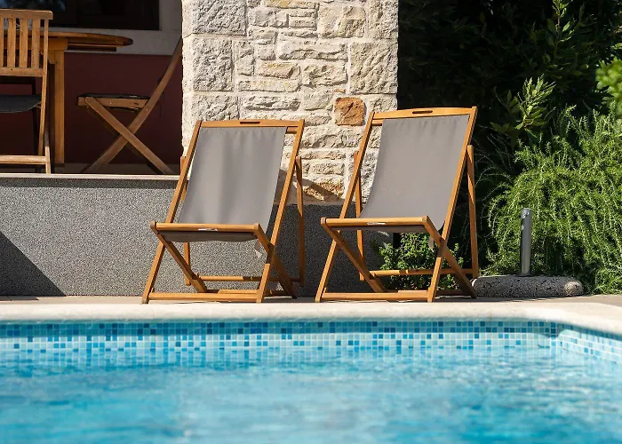 Idyllische Mit Panorama Meerblick, Privatpool, Babybett, Aussendusche, Umgeben Von Oleander Und Oliven Poreč