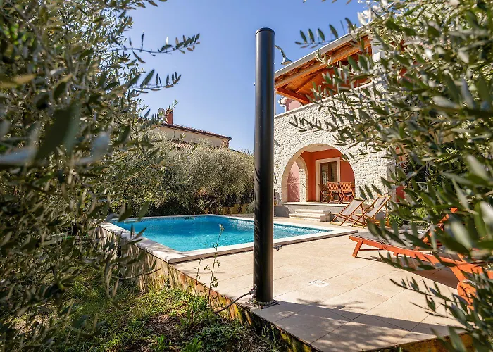 Dom wakacyjny Idyllische Mit Panorama Meerblick, Privatpool, Babybett, Aussendusche, Umgeben Von Oleander Und Oliven Poreč