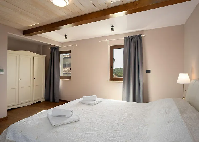 Idyllische Mit Panorama Meerblick, Privatpool, Babybett, Aussendusche, Umgeben Von Oleander Und Oliven *