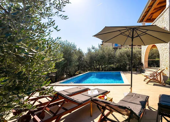 Idyllische Mit Panorama Meerblick, Privatpool, Babybett, Aussendusche, Umgeben Von Oleander Und Oliven Feriehus