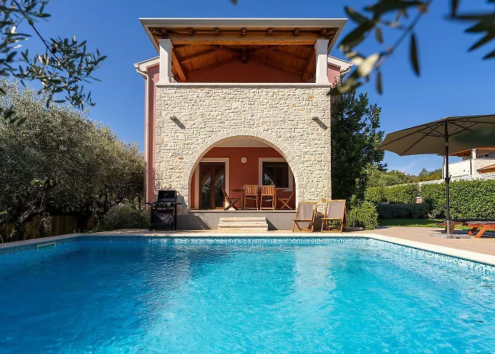 Idyllische Mit Panorama Meerblick, Privatpool, Babybett, Aussendusche, Umgeben Von Oleander Und Oliven Feriehus Poreč