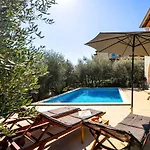 Idyllische Mit Panorama Meerblick, Privatpool, Babybett, Aussendusche, Umgeben Von Oleander Und Oliven Tatil Evi