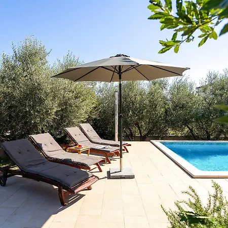 Idyllische Mit Panorama Meerblick, Privatpool, Babybett, Aussendusche, Umgeben Von Oleander Und Oliven Tatil Evi Poreč