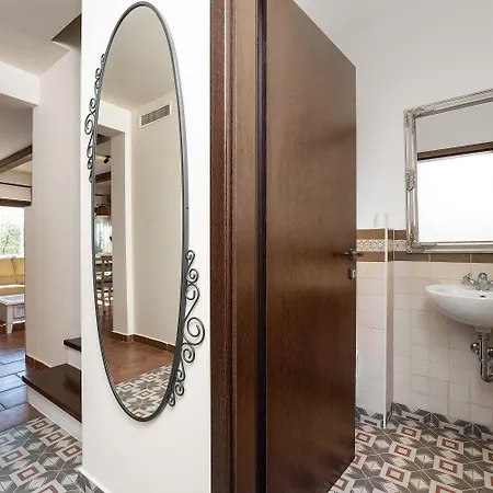 Holiday home Idyllische Mit Panorama Meerblick, Privatpool, Babybett, Aussendusche, Umgeben Von Oleander Und Oliven Porec