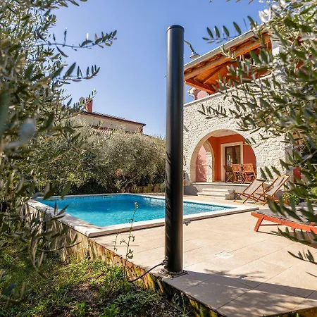 Tatil Evi Idyllische Mit Panorama Meerblick, Privatpool, Babybett, Aussendusche, Umgeben Von Oleander Und Oliven Poreč