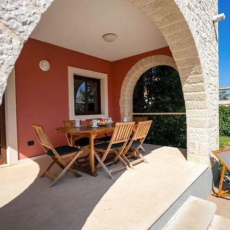 Idyllische Mit Panorama Meerblick, Privatpool, Babybett, Aussendusche, Umgeben Von Oleander Und Oliven * Poreč