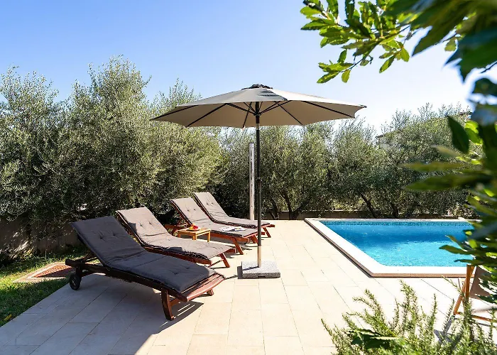 Idyllische Mit Panorama Meerblick, Privatpool, Babybett, Aussendusche, Umgeben Von Oleander Und Oliven Vakantiehuis Poreč