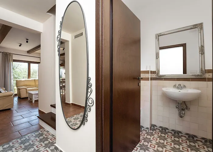 Vakantiehuis Idyllische Mit Panorama Meerblick, Privatpool, Babybett, Aussendusche, Umgeben Von Oleander Und Oliven Poreč