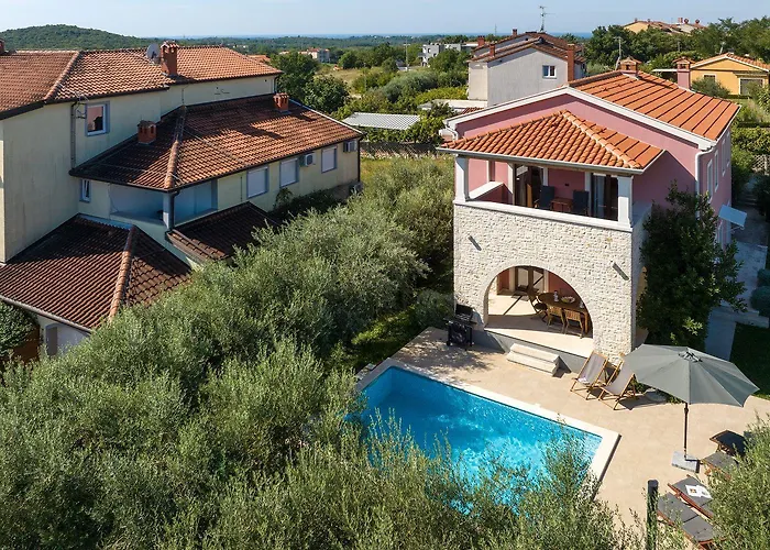 Idyllische Mit Panorama Meerblick, Privatpool, Babybett, Aussendusche, Umgeben Von Oleander Und Oliven * Пореч
