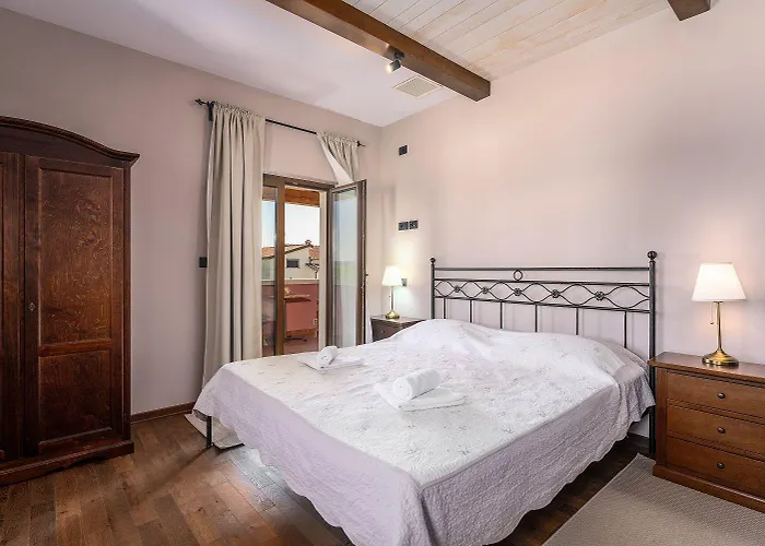 Vakantiehuis Idyllische Mit Panorama Meerblick, Privatpool, Babybett, Aussendusche, Umgeben Von Oleander Und Oliven