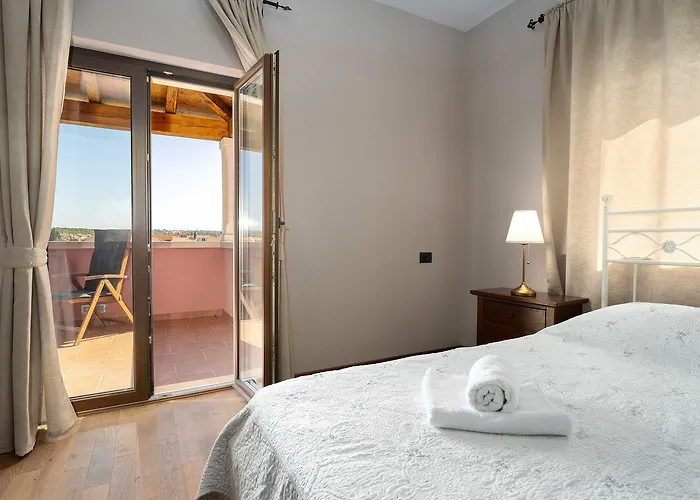 Vakantiehuis Idyllische Mit Panorama Meerblick, Privatpool, Babybett, Aussendusche, Umgeben Von Oleander Und Oliven