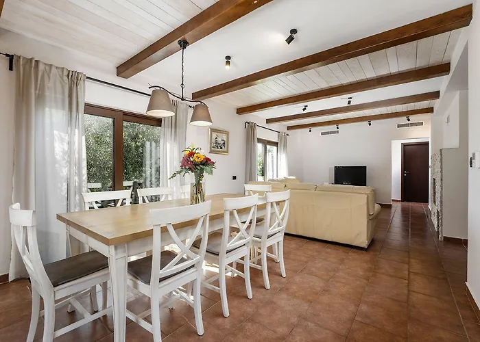 Vakantiehuis Idyllische Mit Panorama Meerblick, Privatpool, Babybett, Aussendusche, Umgeben Von Oleander Und Oliven