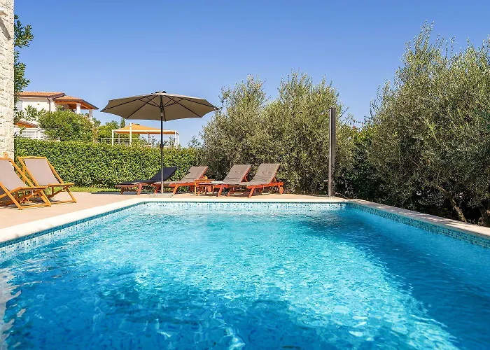 Idyllische Mit Panorama Meerblick, Privatpool, Babybett, Aussendusche, Umgeben Von Oleander Und Oliven Пореч
