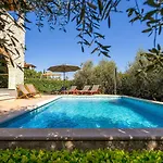Idyllische Mit Panorama Meerblick, Privatpool, Babybett, Aussendusche, Umgeben Von Oleander Und Oliven Ferienhaus Poreč