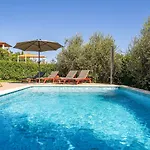 Idyllische Mit Panorama Meerblick, Privatpool, Babybett, Aussendusche, Umgeben Von Oleander Und Oliven Poreč