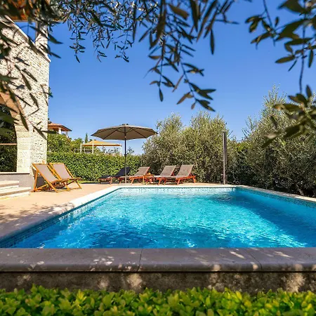 Idyllische Mit Panorama Meerblick, Privatpool, Babybett, Aussendusche, Umgeben Von Oleander Und Oliven 펜션 포레치