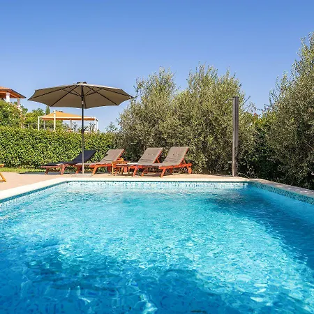 Idyllische Mit Panorama Meerblick, Privatpool, Babybett, Aussendusche, Umgeben Von Oleander Und Oliven 포레치