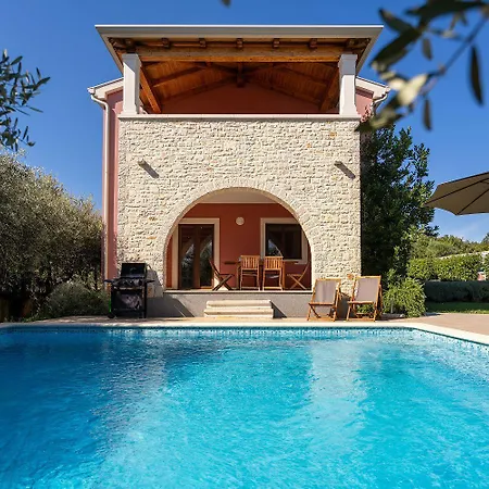 Idyllische Mit Panorama Meerblick, Privatpool, Babybett, Aussendusche, Umgeben Von Oleander Und Oliven 펜션 포레치